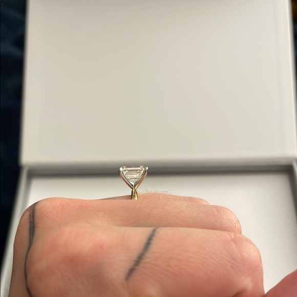 2.56 E VVS1 Emerald cut LAB diamond ring - Picture 17 of 17
